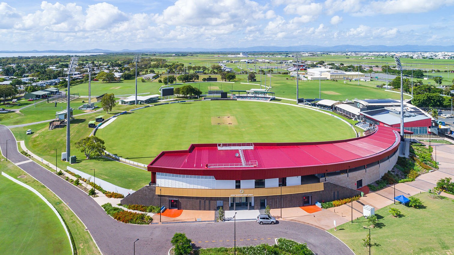 02_8276_Great-Barrier-Reef-Arena_Cox_Liz-Andrews-Photography
